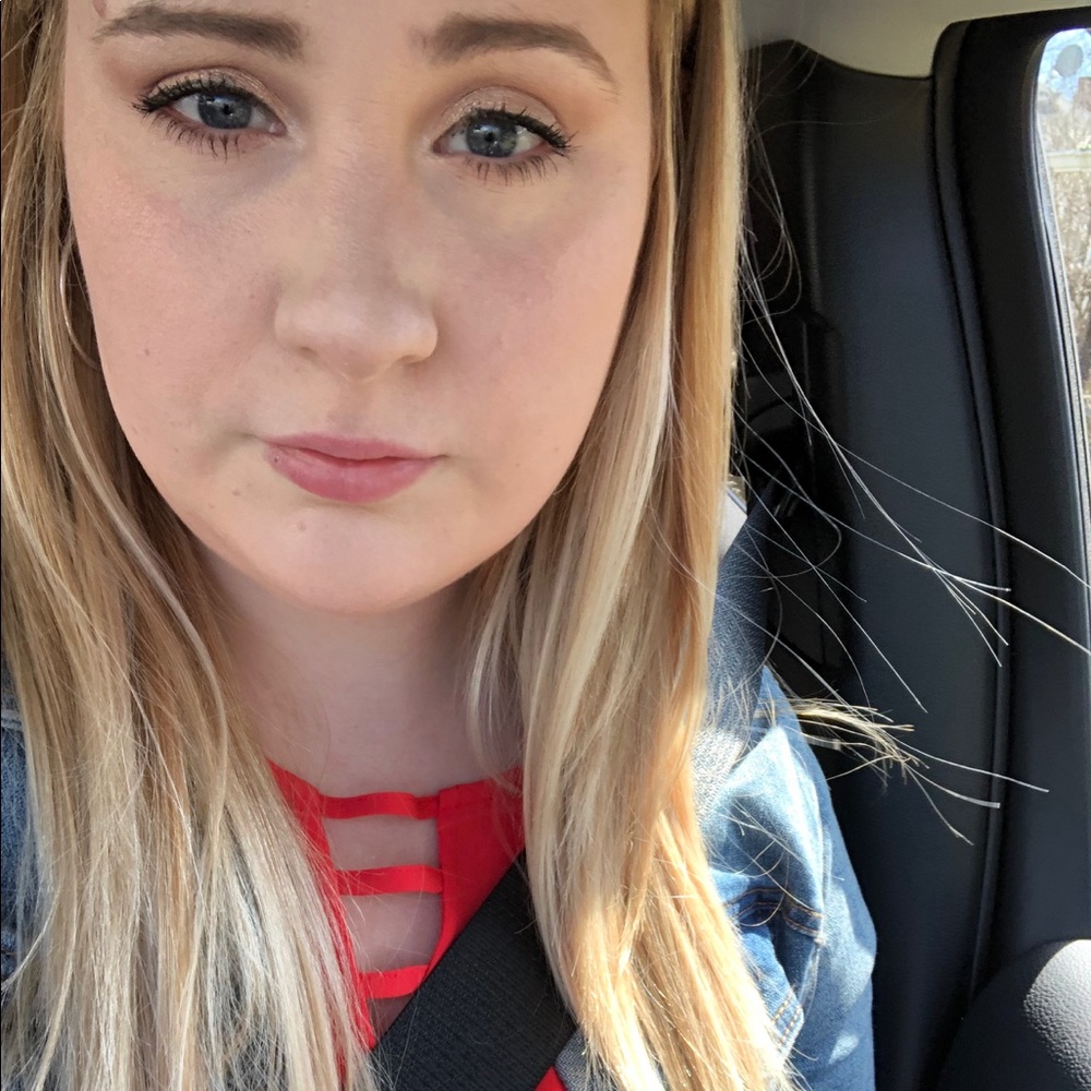 Meet your Posher, Lauren
